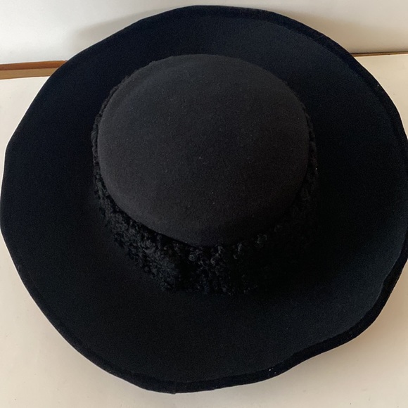Michael Howard
Black Grosgrain Ribbon Rolled Rim Felted Wool Hat - Picture 9 of 10